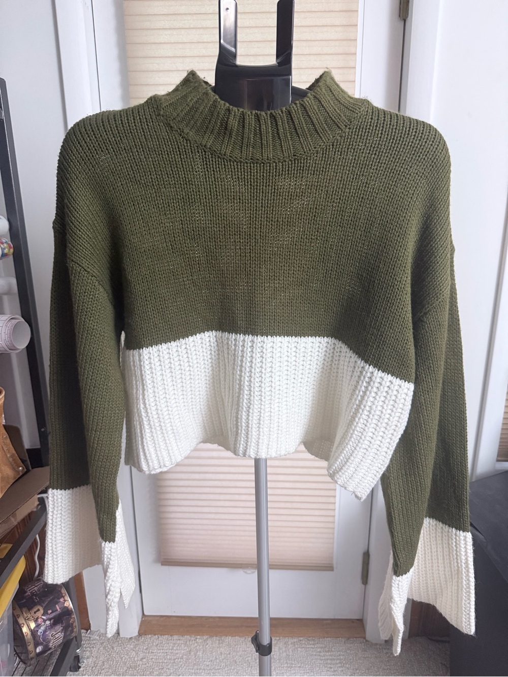Derek Heart Olive and White Colorblock Mock Neck cropped Sweater bell sleeves L